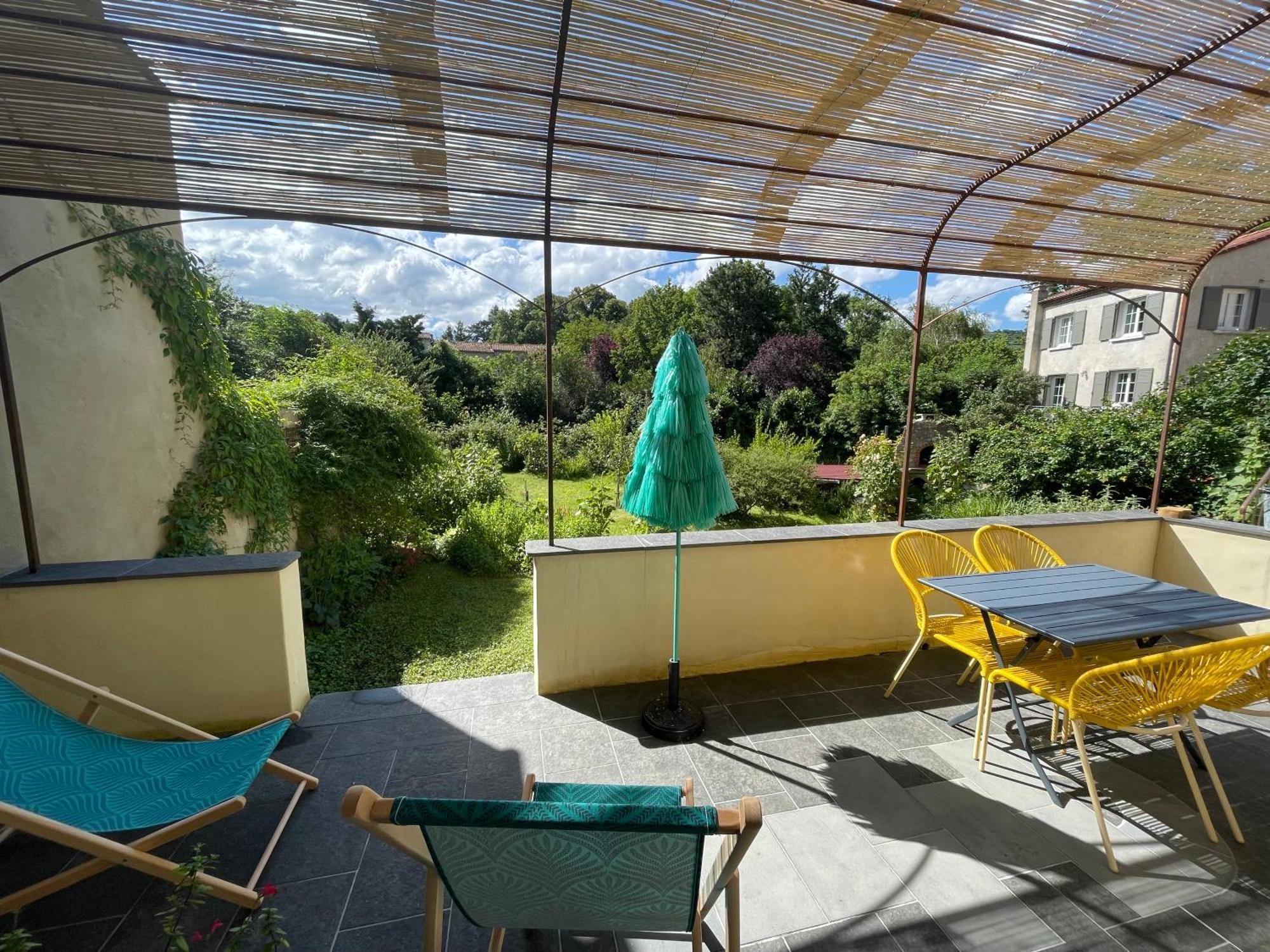 Gite Avec Terrasse Saint-Saturnin  Extérieur photo