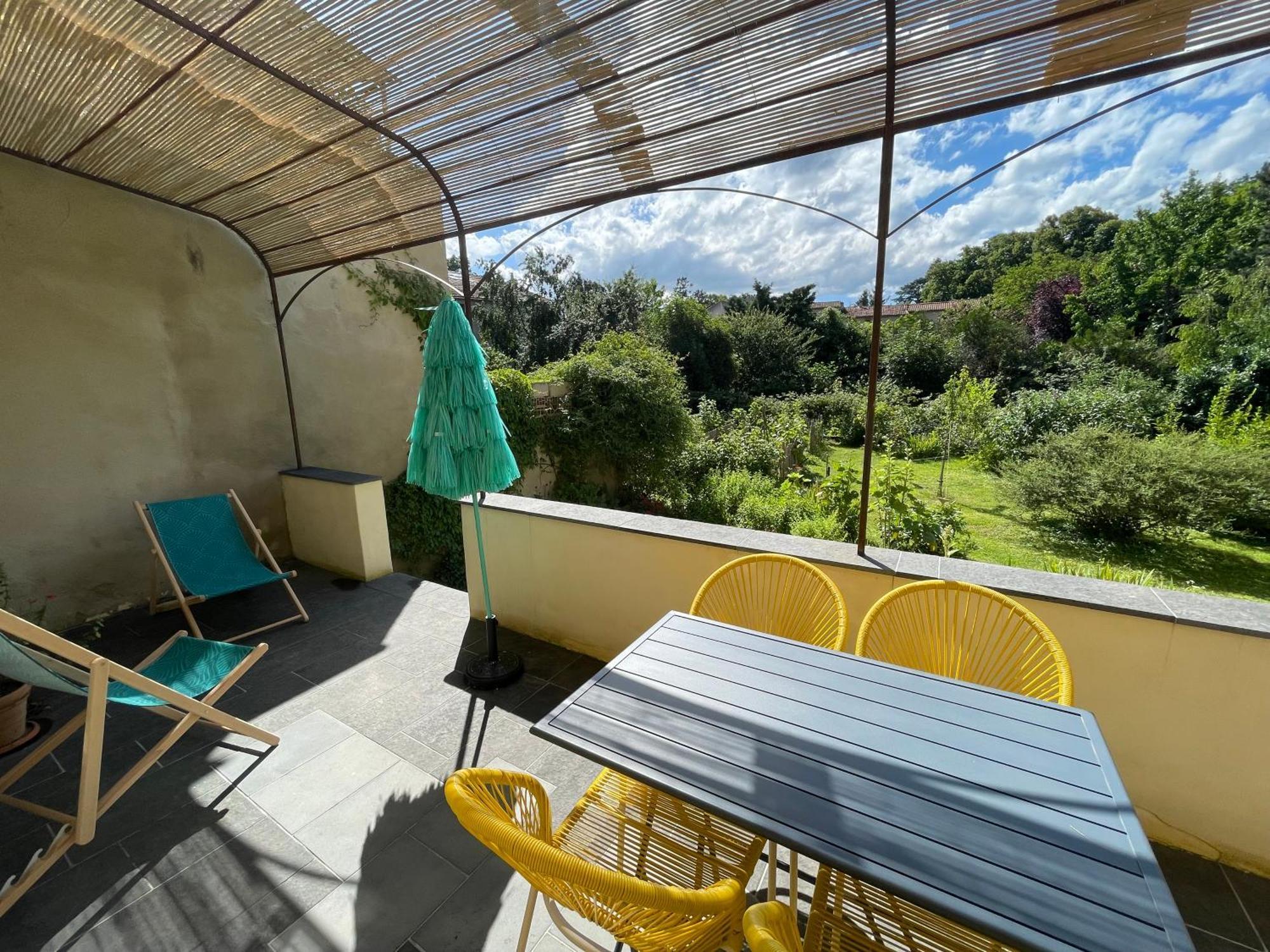 Gite Avec Terrasse Saint-Saturnin  Extérieur photo